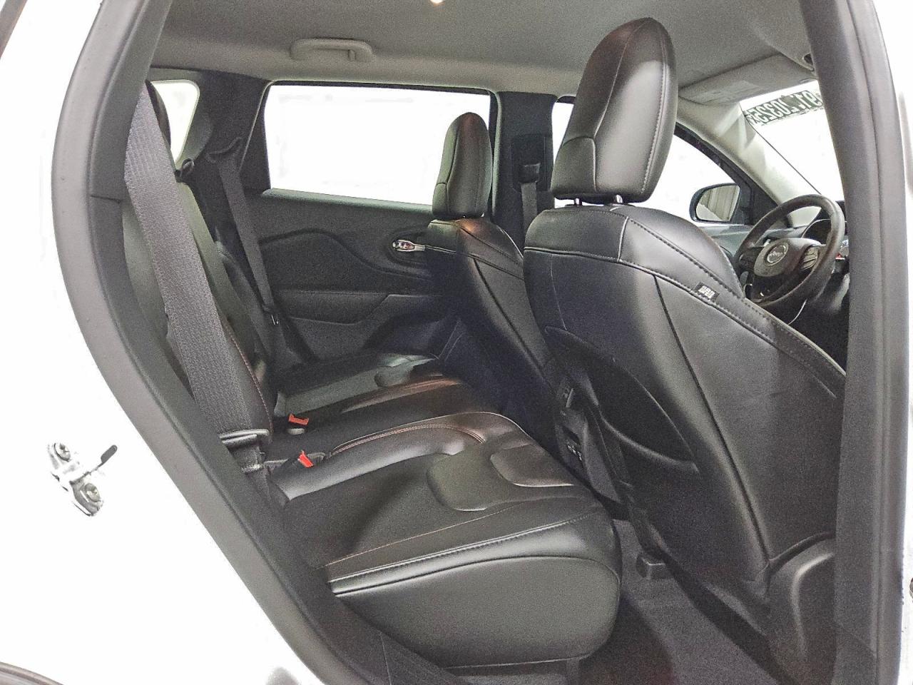 Jeep Cherokee Trailhawk Image 3