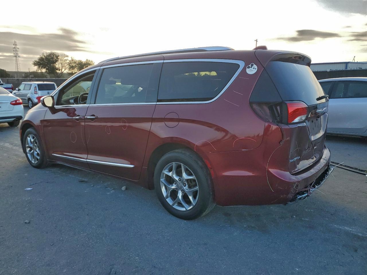 Chrysler Pacifica Limited Image 12