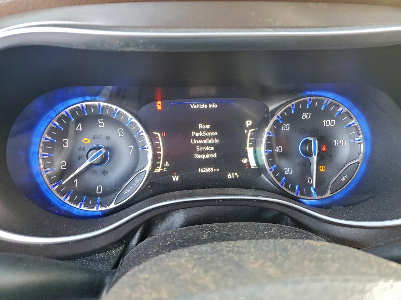 Chrysler Pacifica Limited Image 13