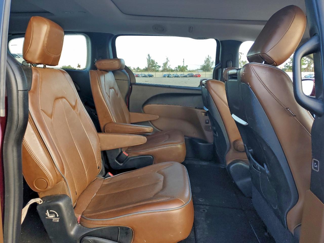 Chrysler Pacifica Limited Image 4