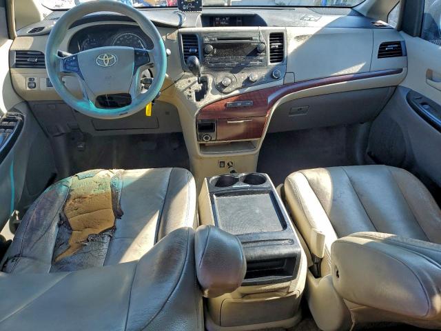 Toyota Sienna Le Image 7