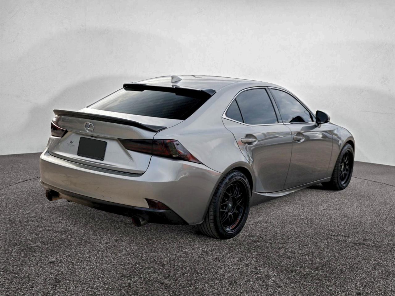 Lexus Is 250 Image 2