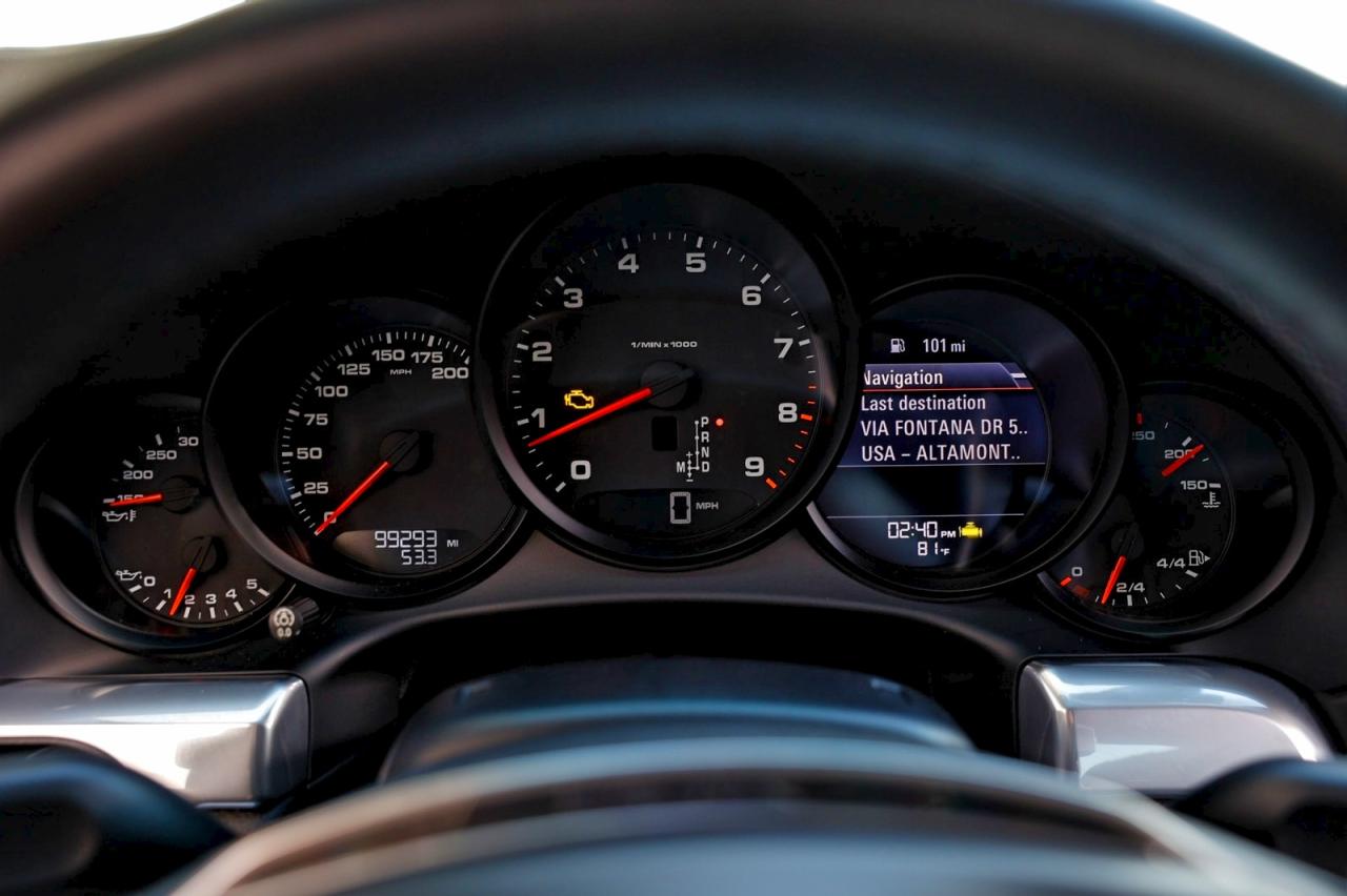 Porsche 911 Carrera Image 10