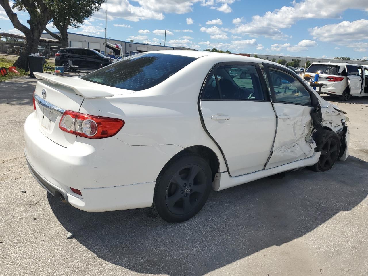 Toyota Corolla Base Image 11