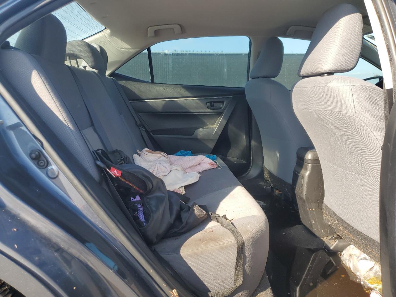 Toyota Corolla L Image 10