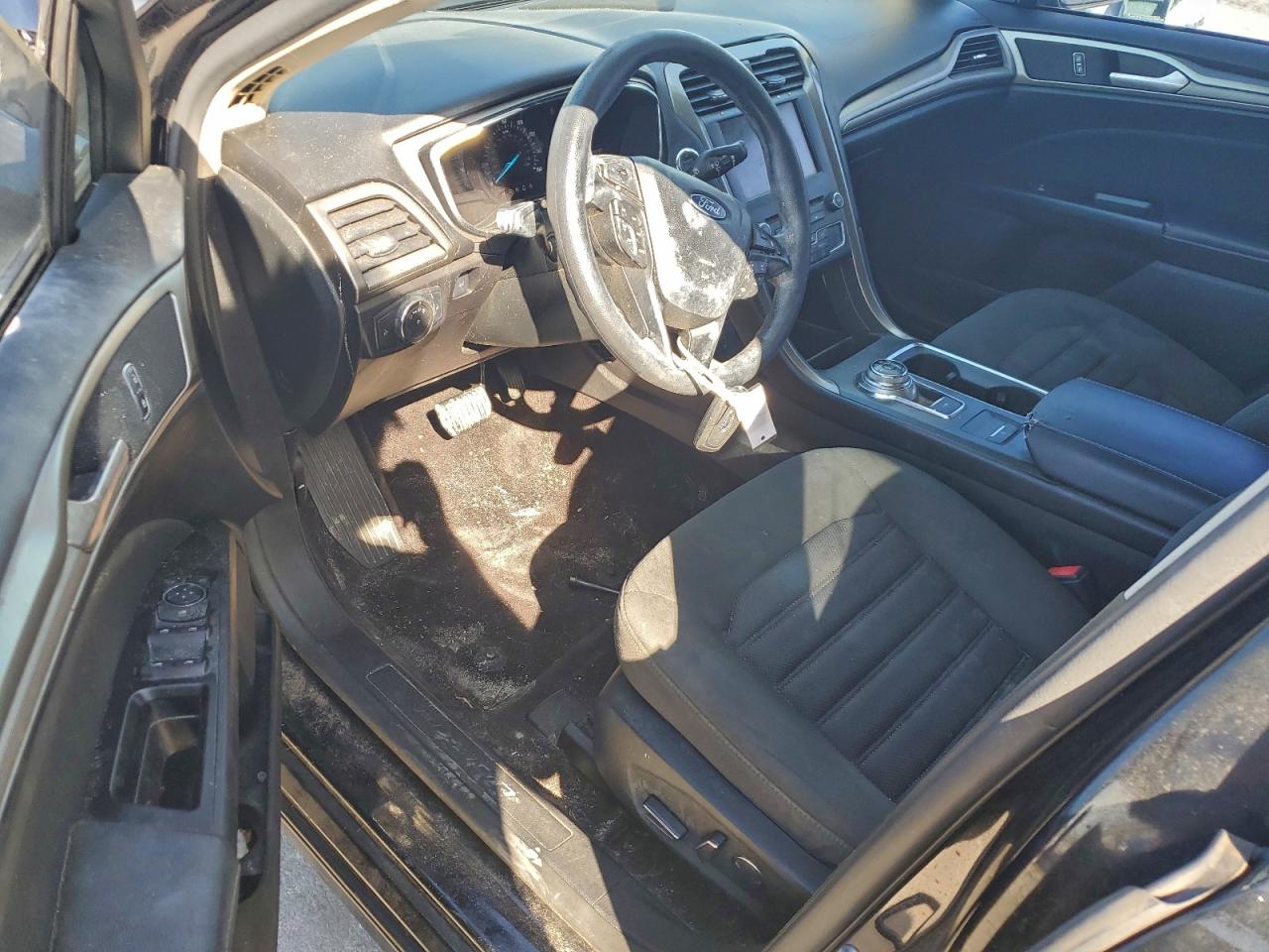 Ford Fusion Se Image 6