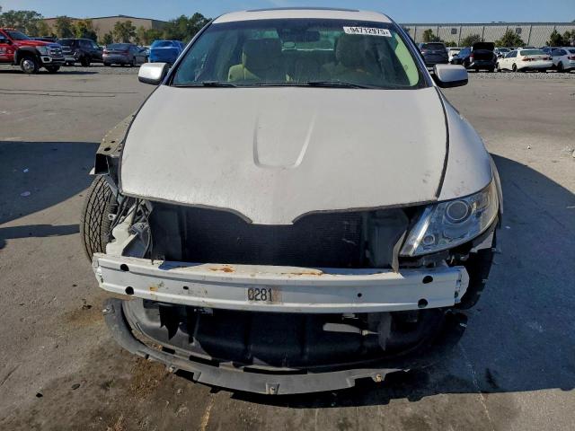 Lincoln MKS Image 12