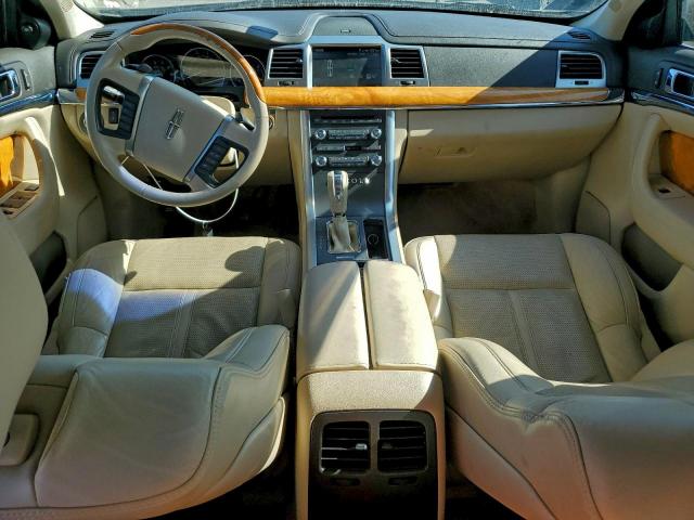 Lincoln MKS Image 7