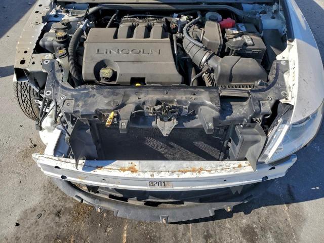 Lincoln MKS Image 10