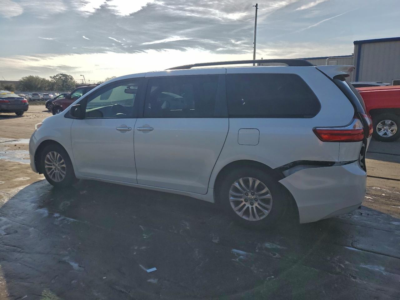 Toyota Sienna Xle Image 4