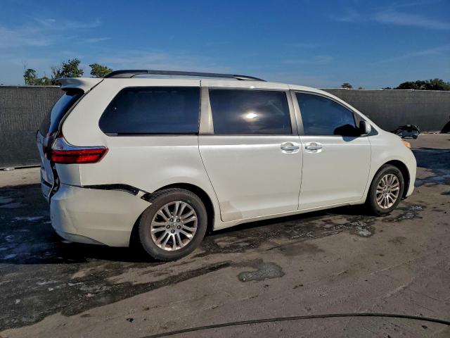 Toyota Sienna Xle Image 2