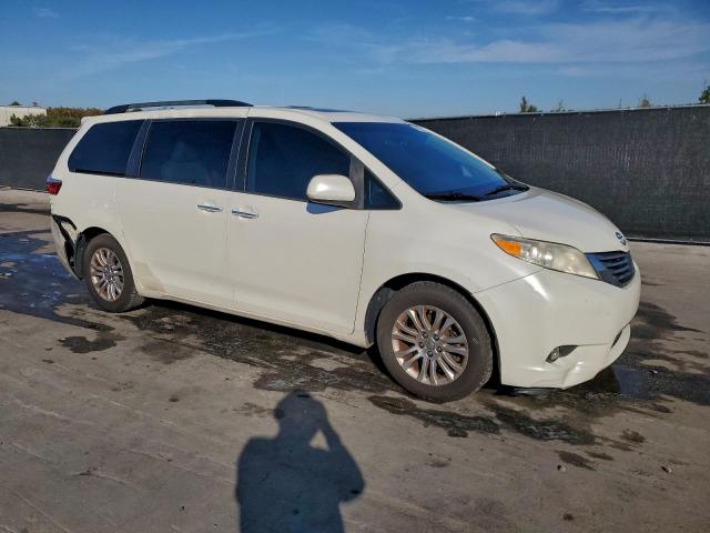 Toyota Sienna Xle Image 12
