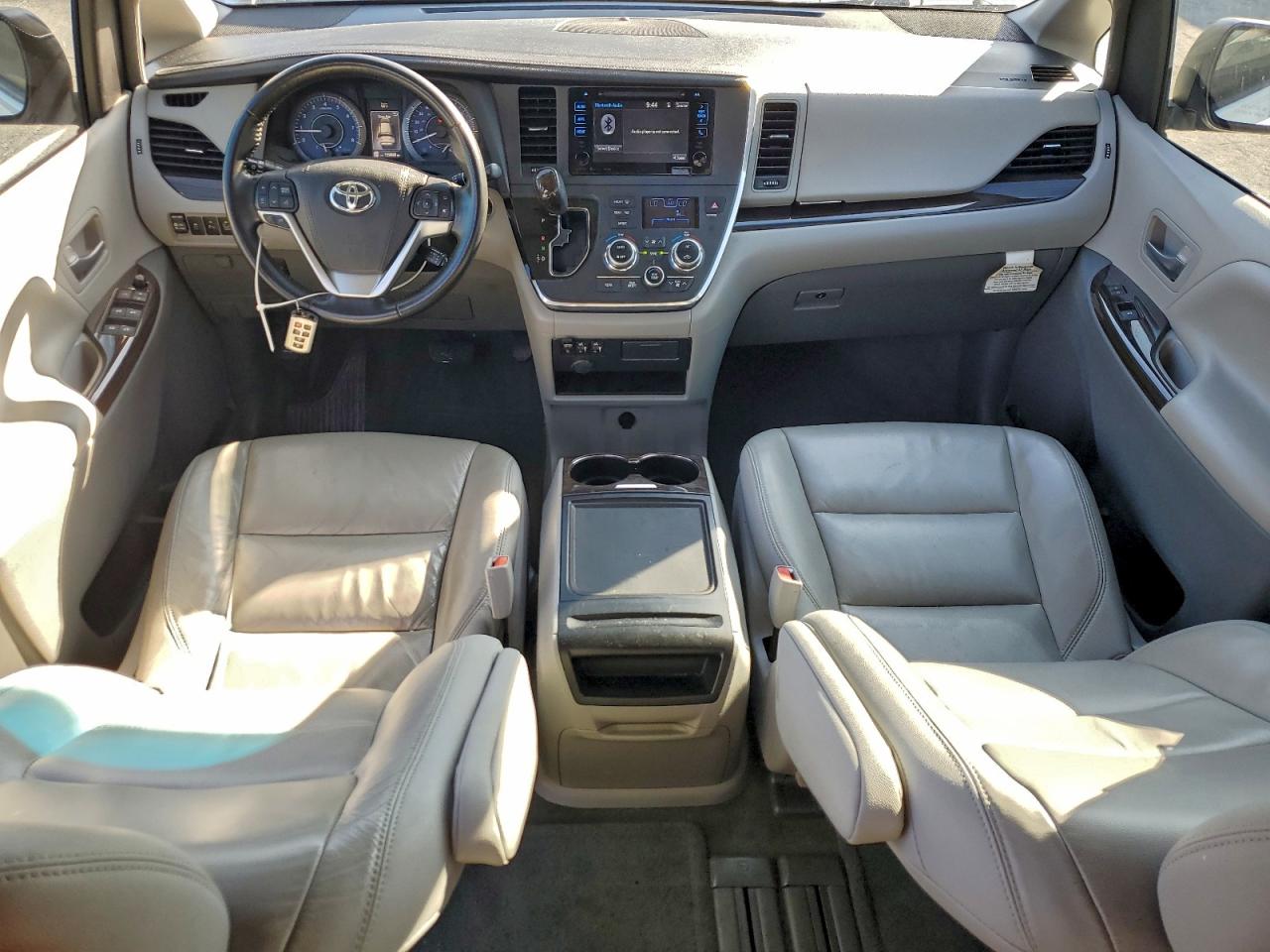 Toyota Sienna Xle Image 9