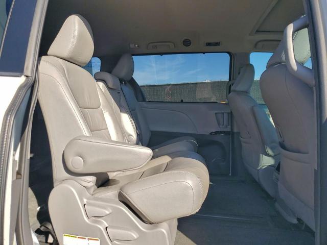 Toyota Sienna Xle Image 11