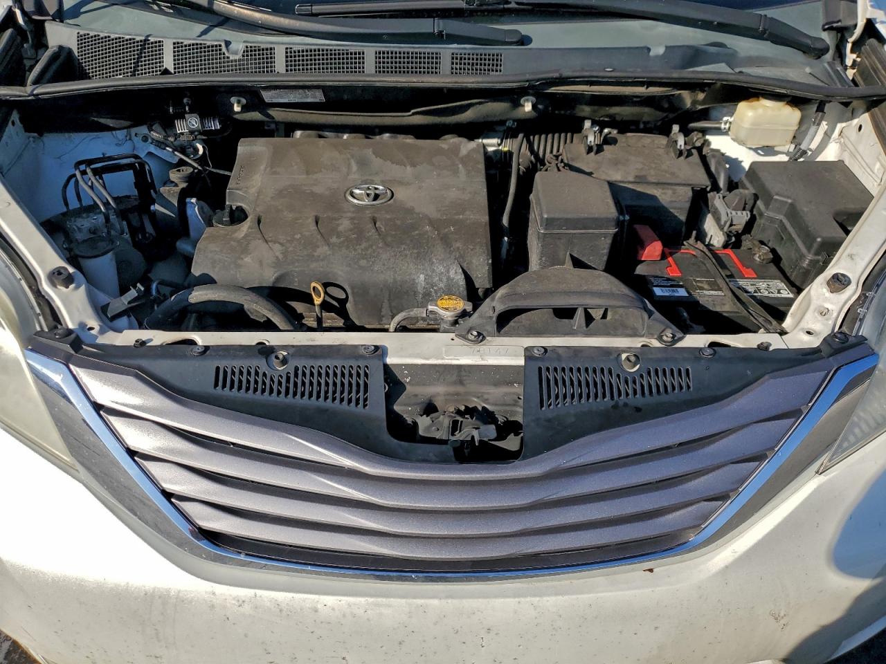 Toyota Sienna Xle Image 10