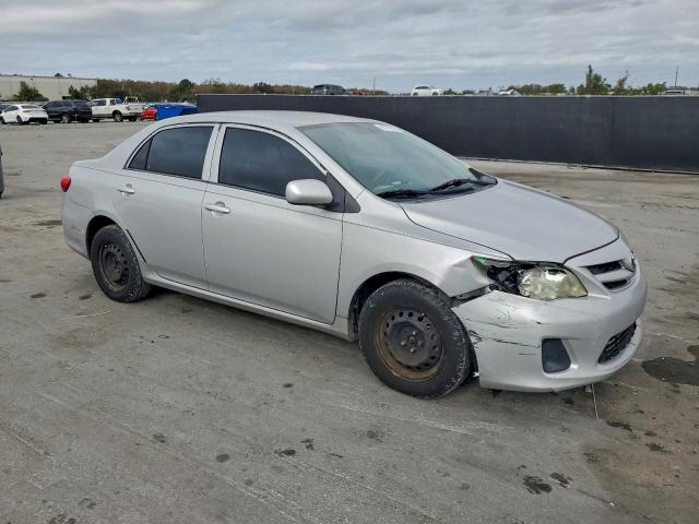 Toyota Corolla Base Image 12