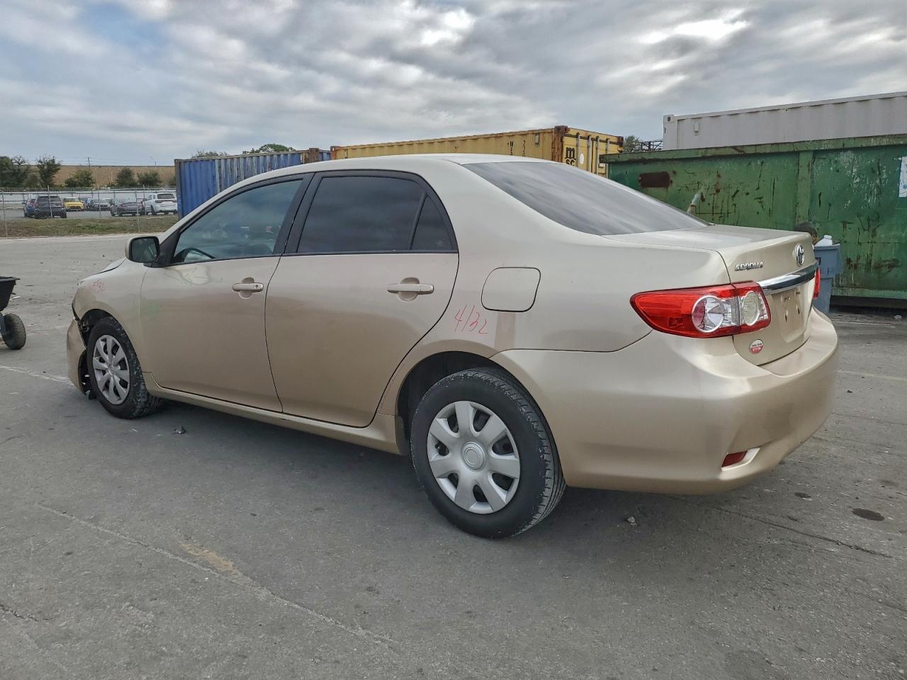 Toyota Corolla Base Image 12