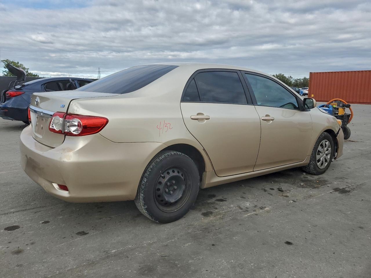 Toyota Corolla Base Image 6