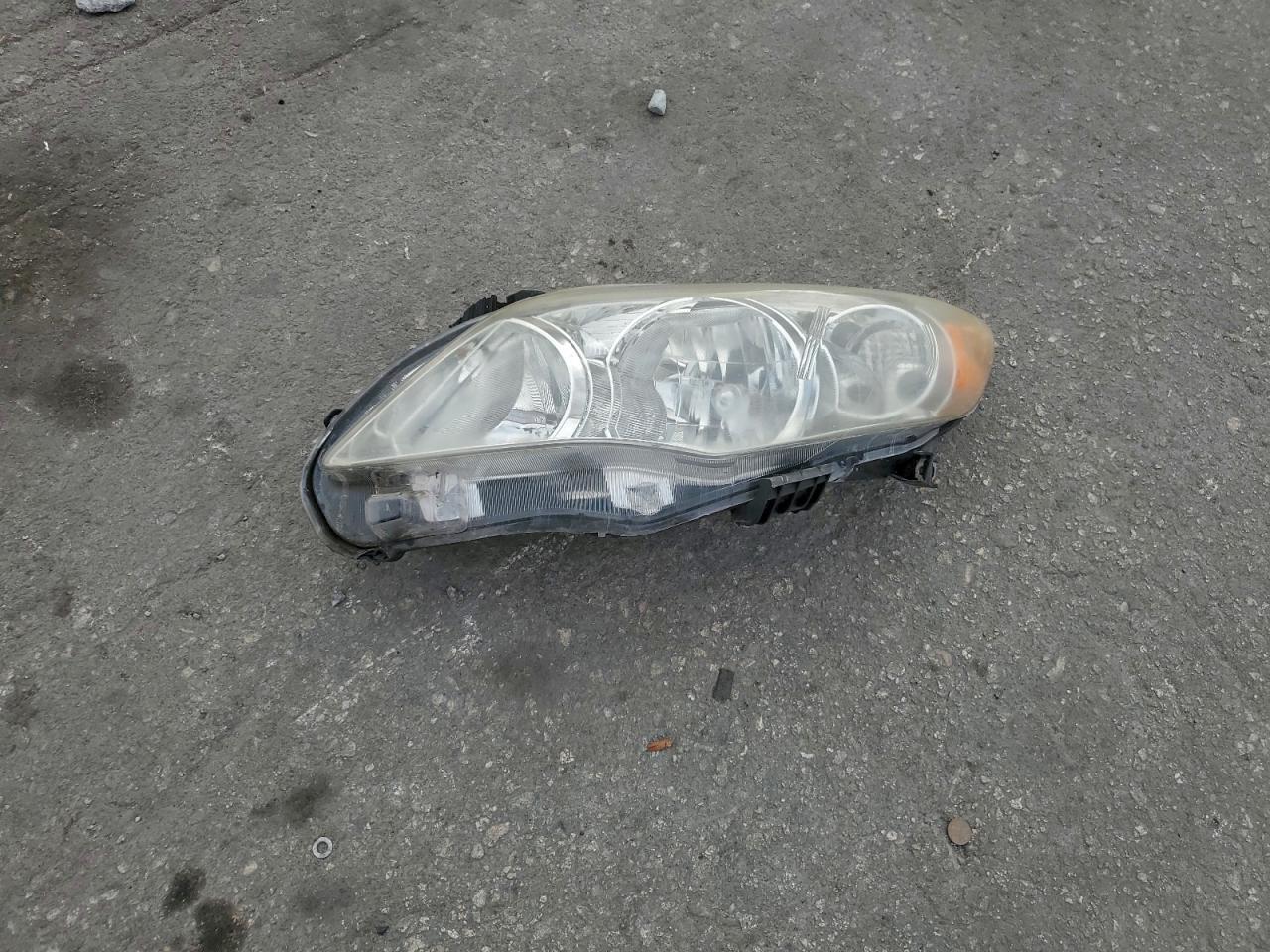 Toyota Corolla Base Image 8