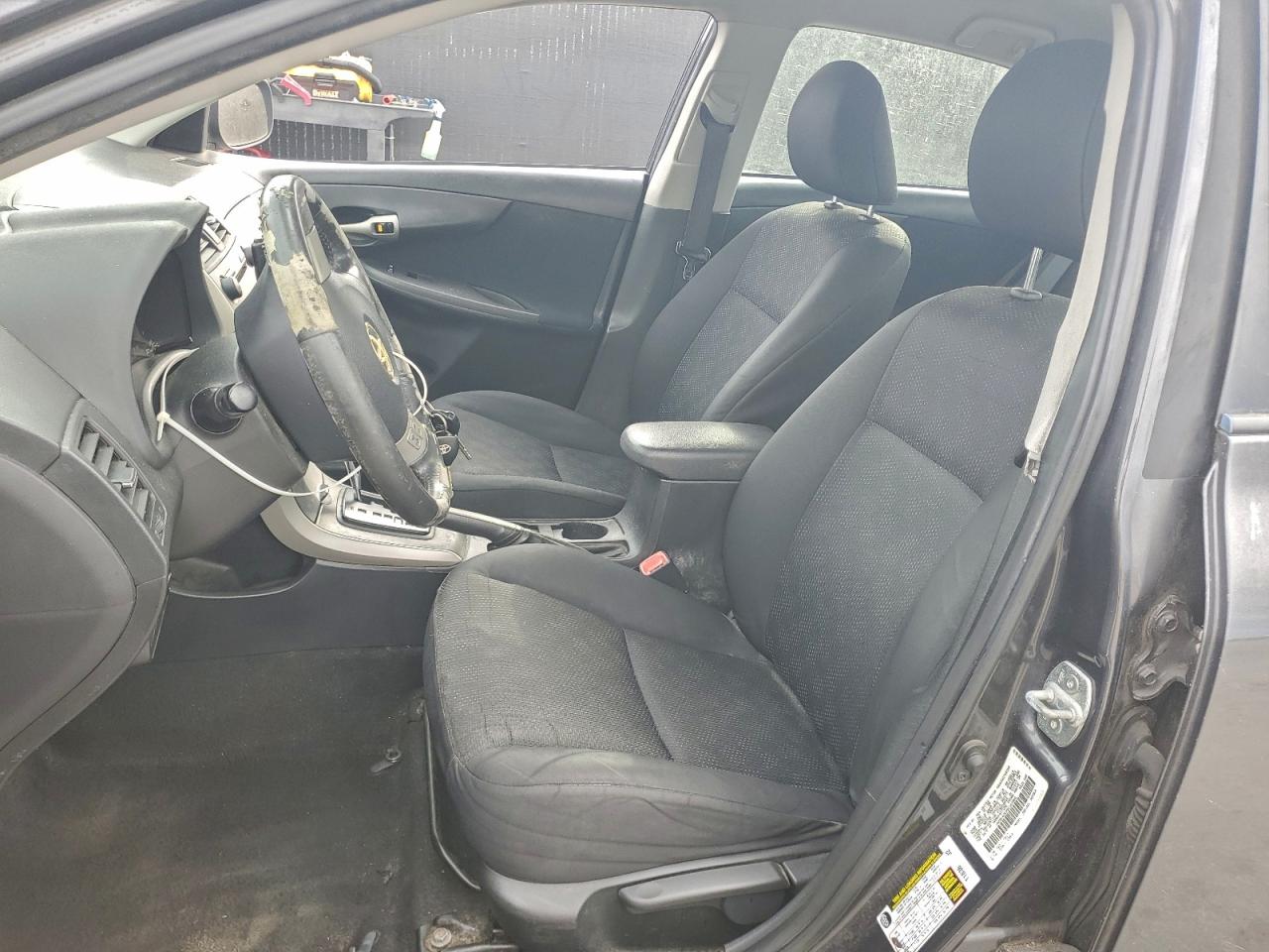 Toyota Corolla Base Image 10