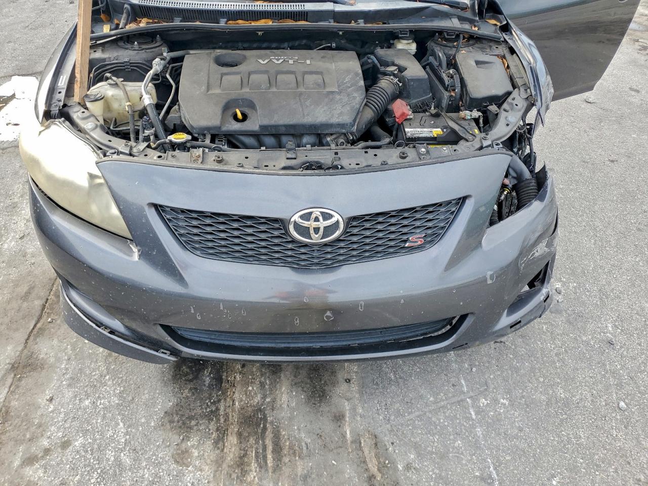 Toyota Corolla Base Image 11