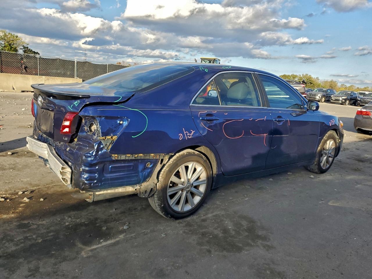 Toyota Camry Ce Image 12