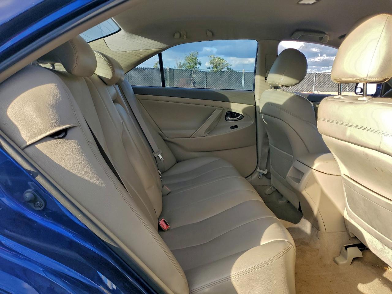 Toyota Camry Ce Image 3