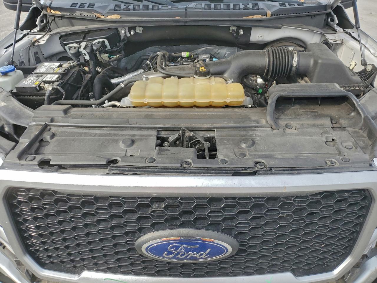 Ford F-150 Supercrew Image 6