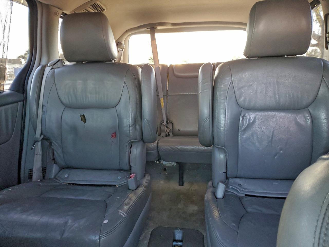 Toyota Sienna Xle Image 2