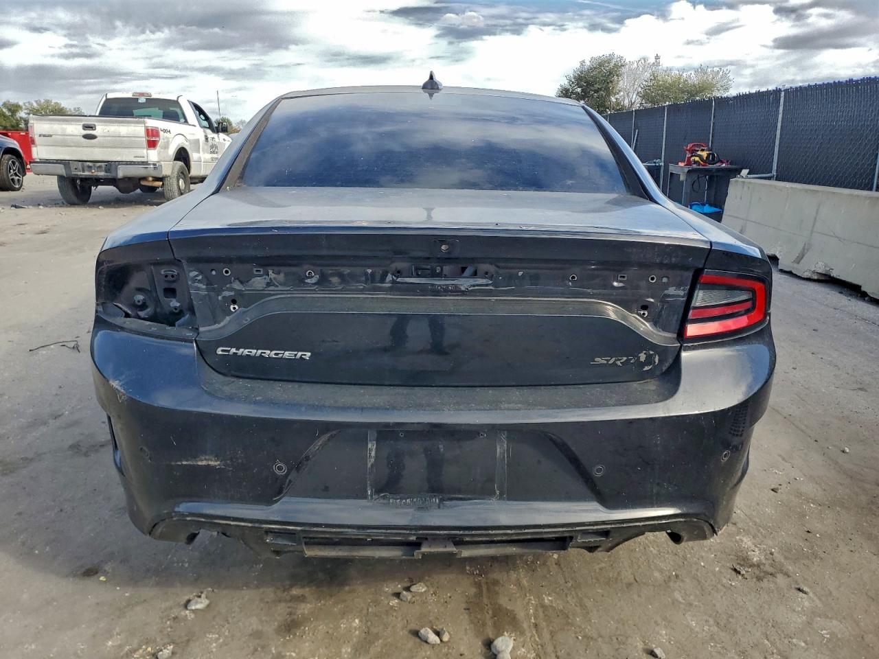 Dodge Charger Srt Hellcat Image 3