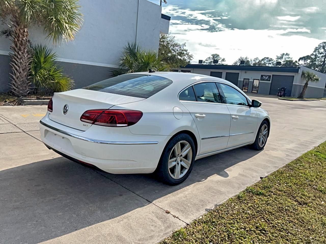 Volkswagen CC Sport Image 6