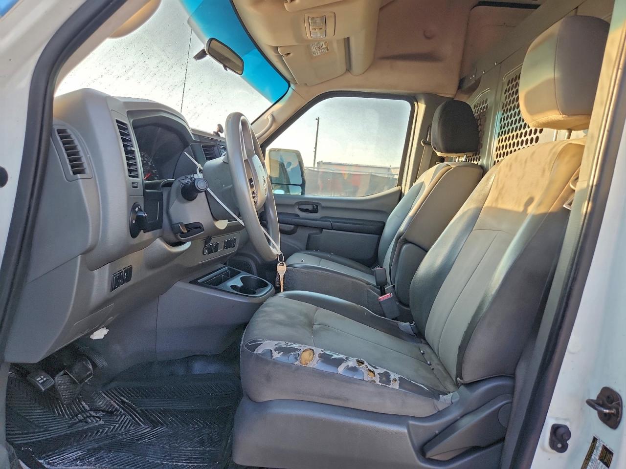 Nissan Nv 2500 S Image 9