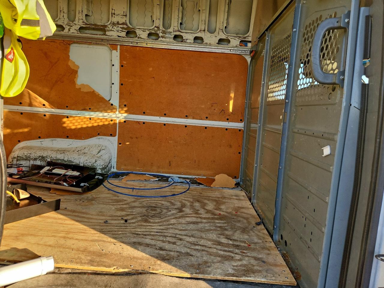 Nissan Nv 2500 S Image 4