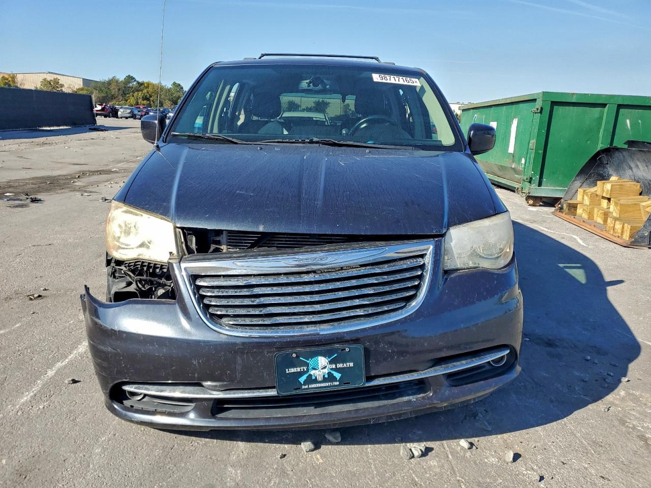 Chrysler Minivan Touring Image 6