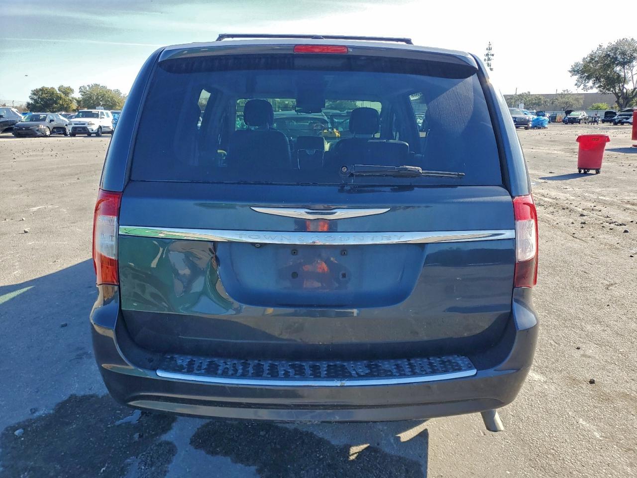 Chrysler Minivan Touring Image 4