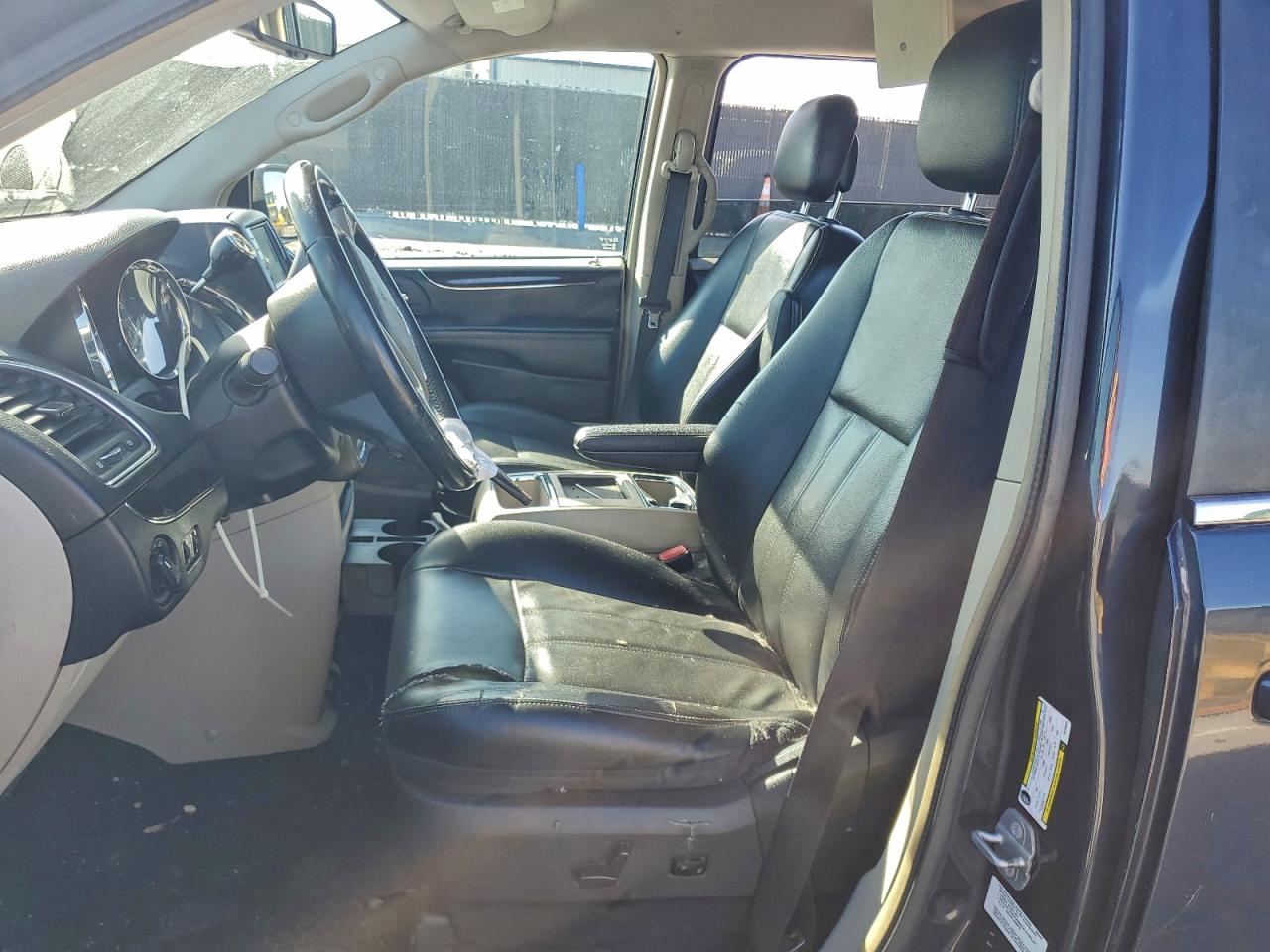 Chrysler Minivan Touring Image 2