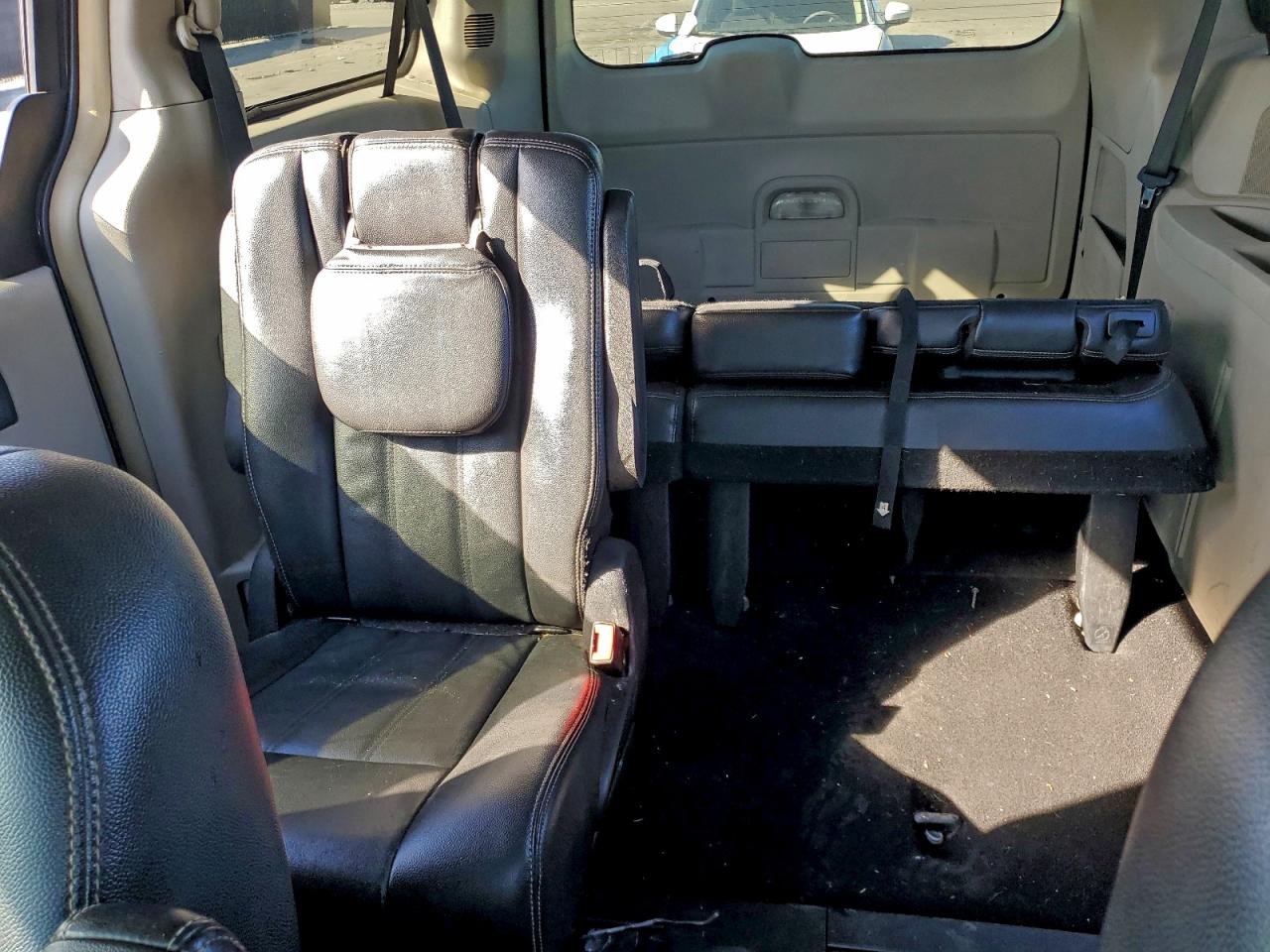 Chrysler Minivan Touring Image 10