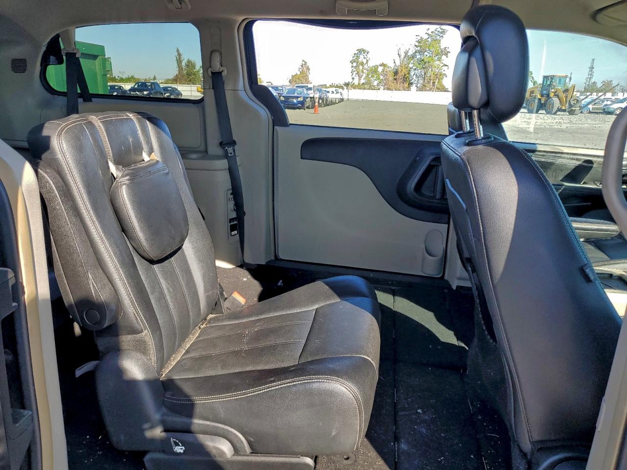 Chrysler Minivan Touring Image 13