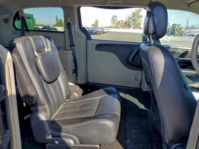 Chrysler Minivan Touring Image 13