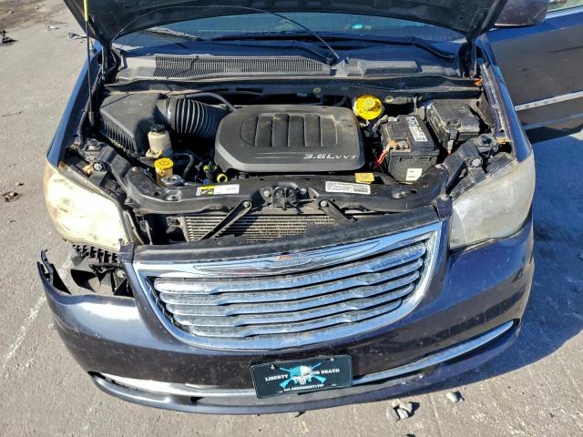 Chrysler Minivan Touring Image 11