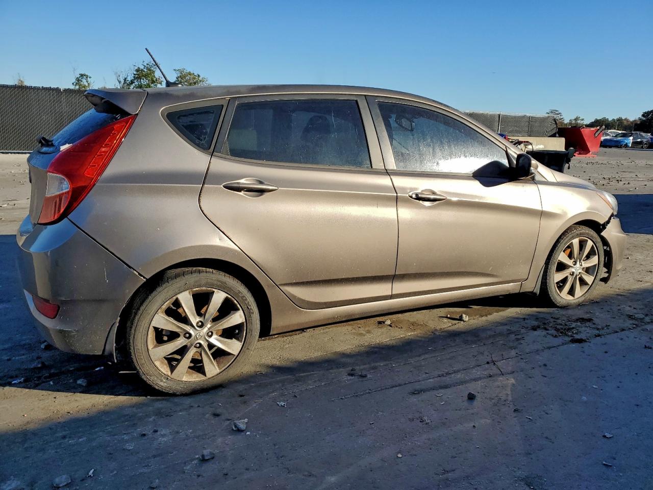 Hyundai ACCENT Gls Image 11