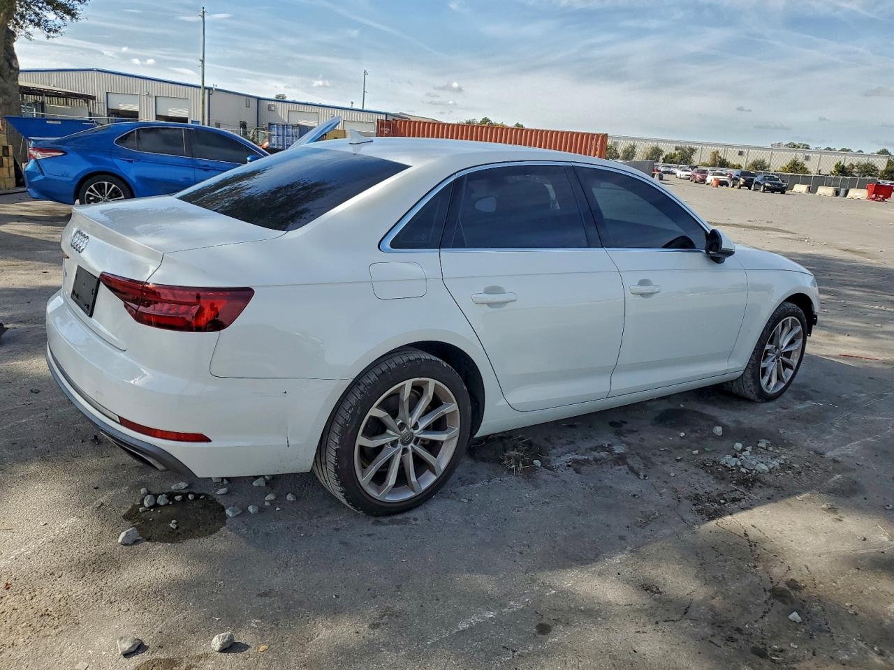 Audi A4 Premium Image 4