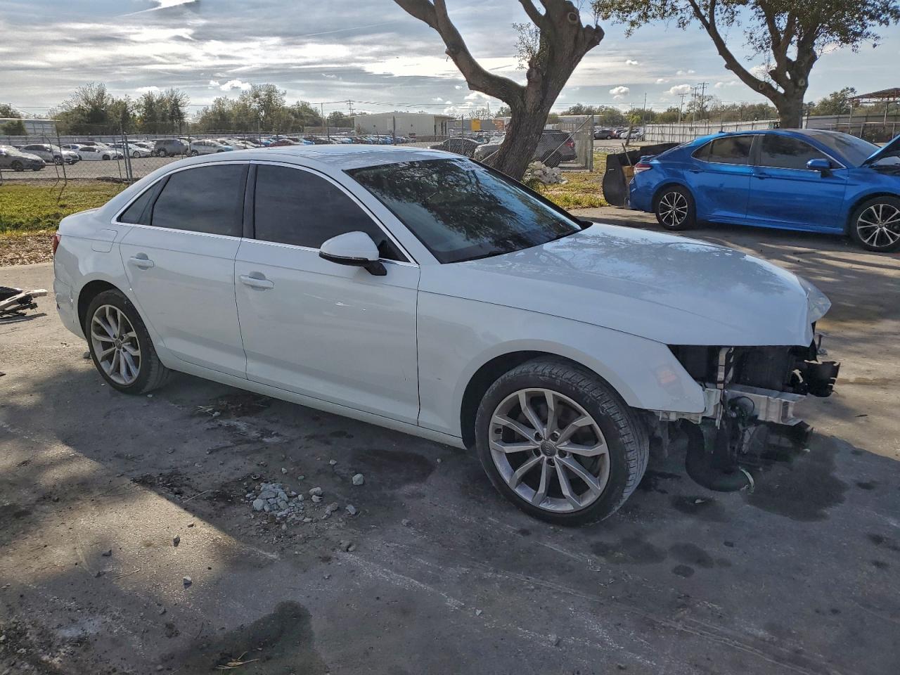 Audi A4 Premium Image 13