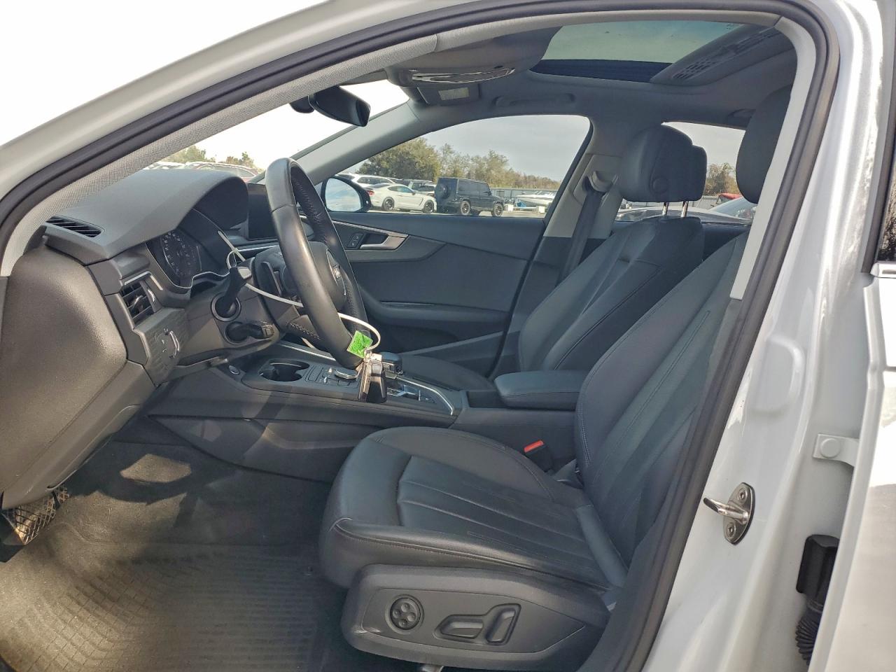 Audi A4 Premium Image 12