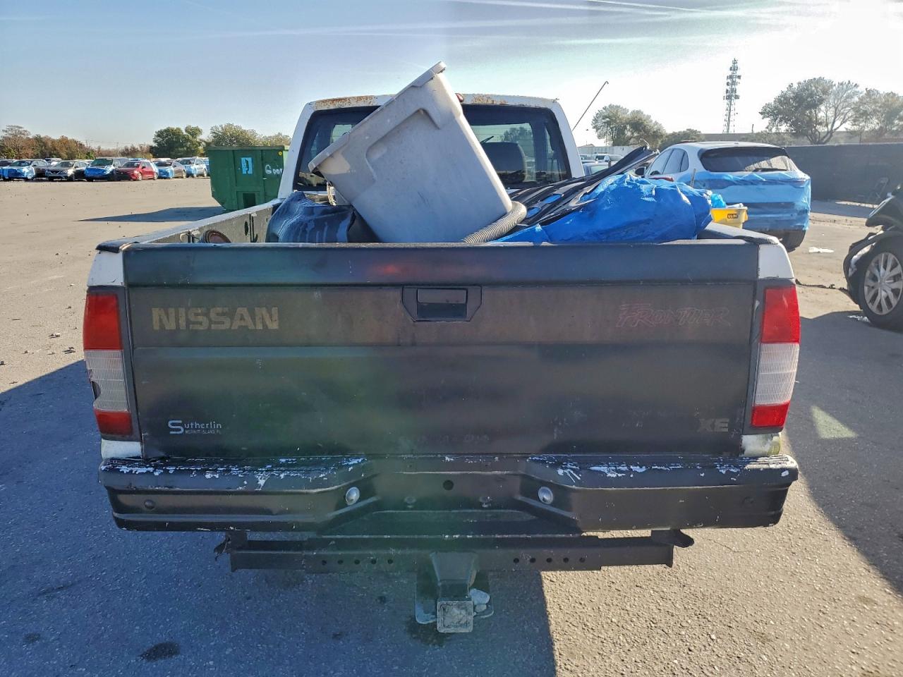 Nissan Frontier Xe Image 10