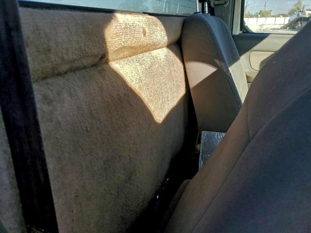 Nissan Frontier Xe Image 11