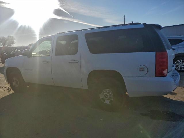 GMC Yukon K2500 Image 2