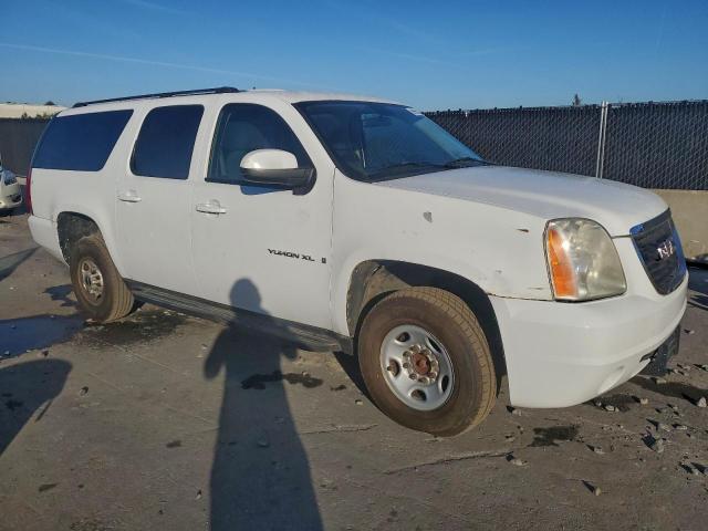GMC Yukon K2500 Image 8