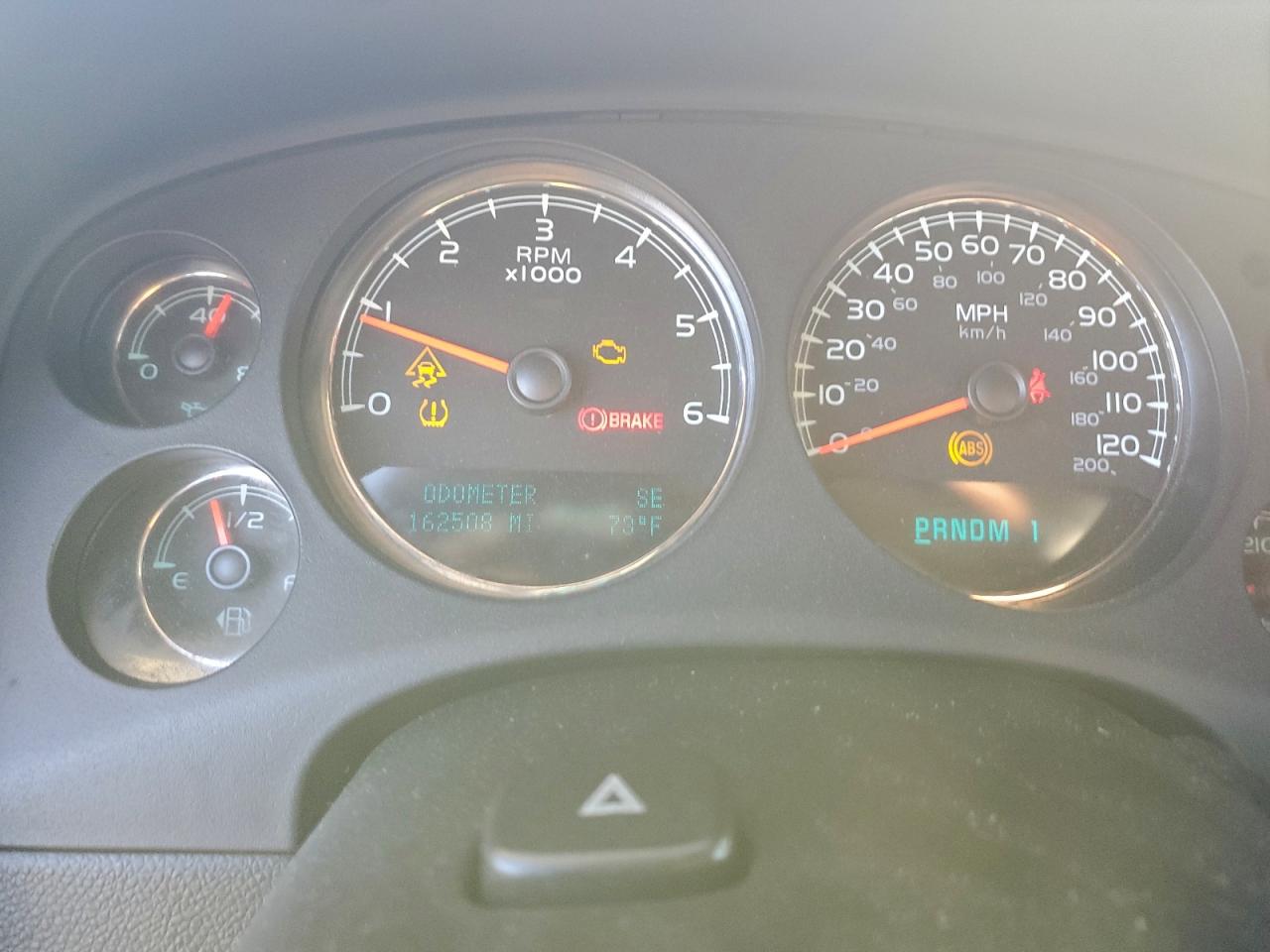 GMC Yukon K2500 Image 9