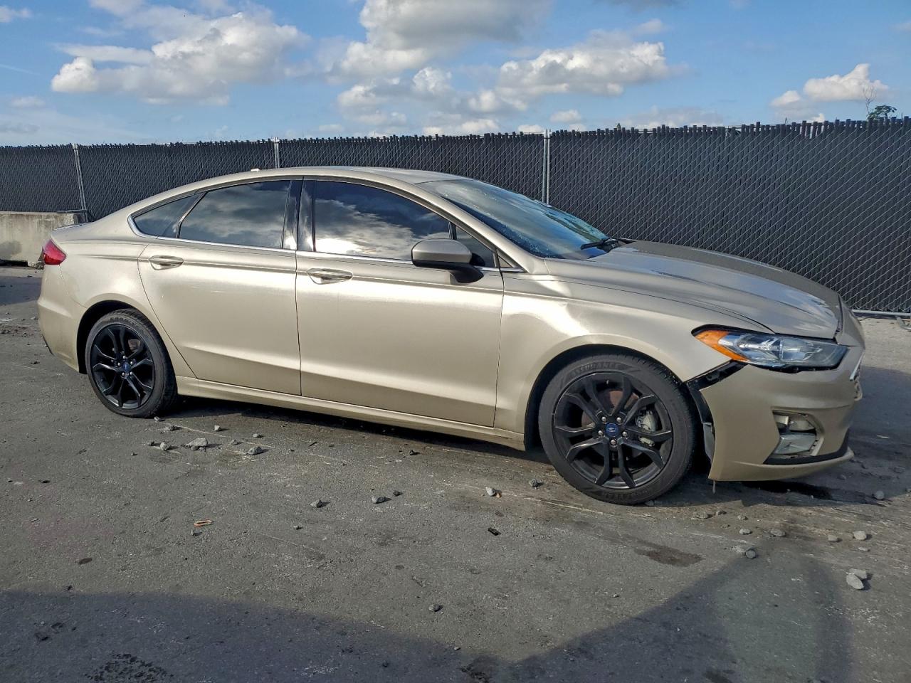 Ford Fusion Se Image 2